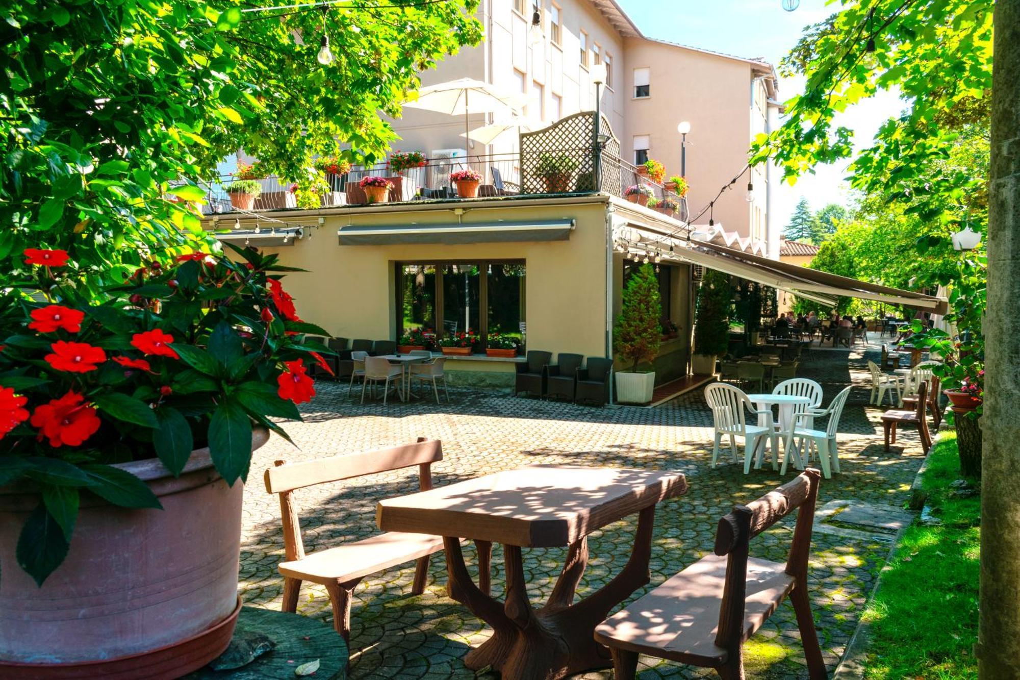 Hotel Falco D'Oro Толе Экстерьер фото