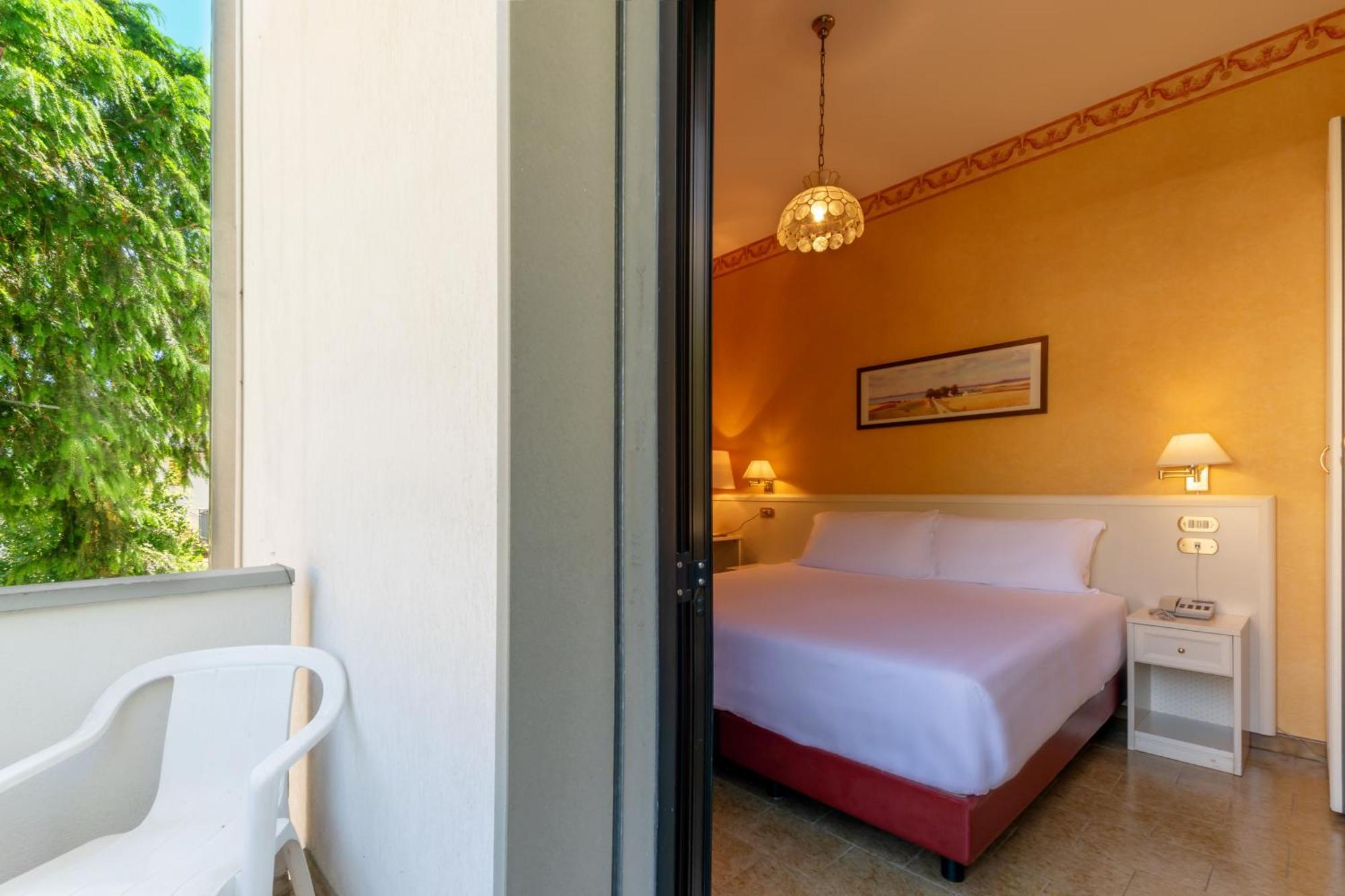 Hotel Falco D'Oro Толе Экстерьер фото